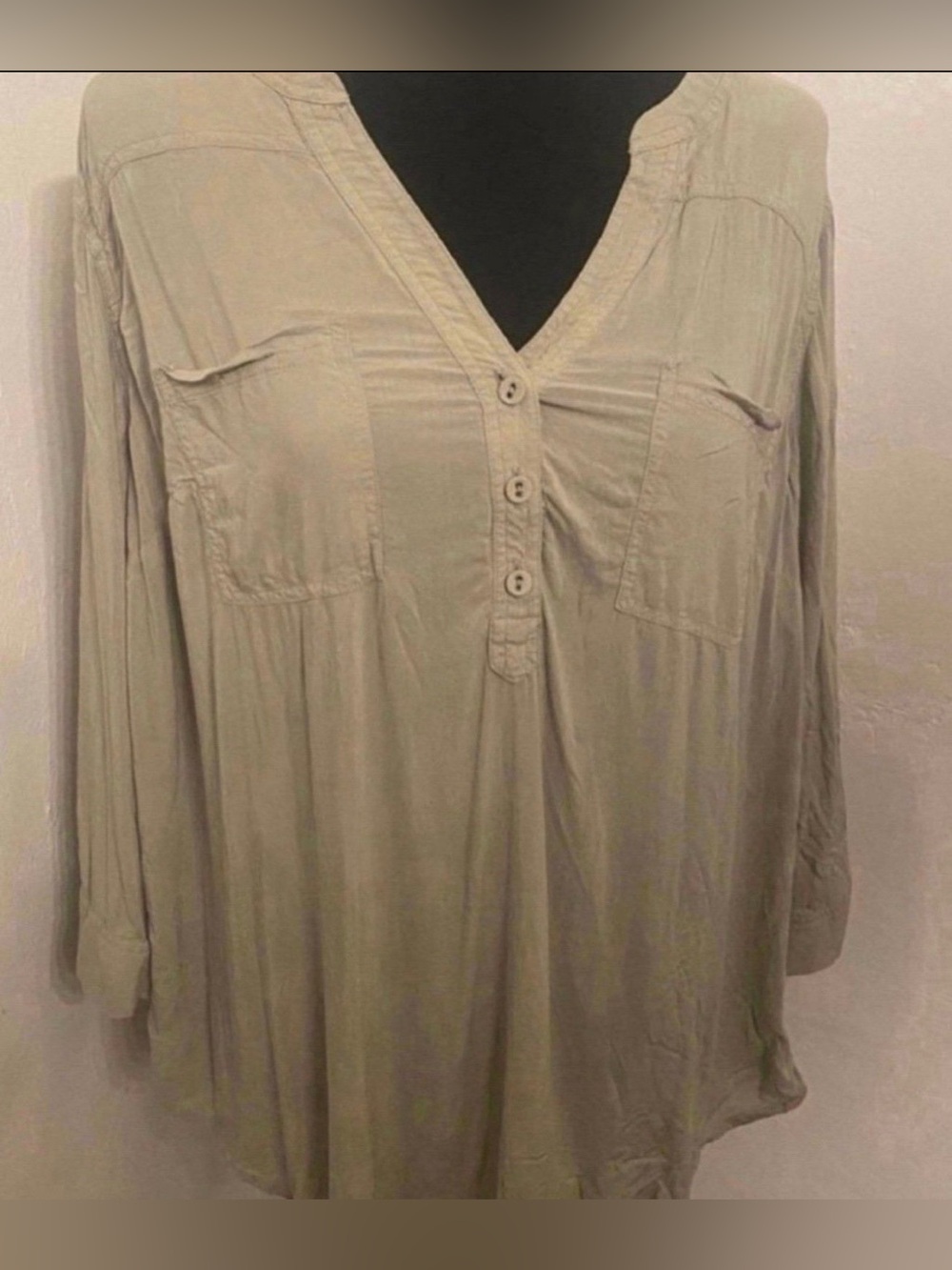 Women's Long Sleeve  V-Neck Button Front Pocket Tunic (Size 2XL)